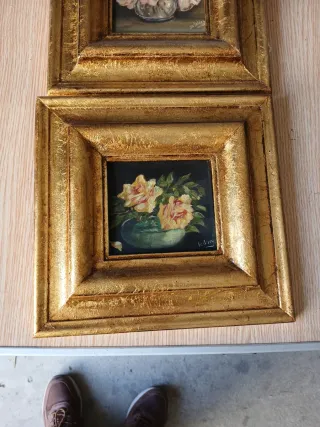 Lote 2 quadri a olio con fiori dorati