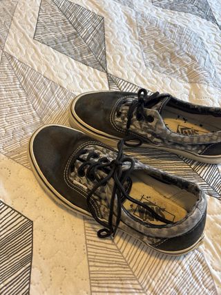 Zapatillas Vans Negras y Grises