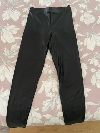 Pantalón efecto cuero negro Talla S