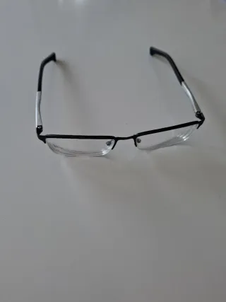 Gafas graduadas montura metálica.