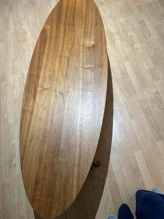 Mesa baja ovalada de madera