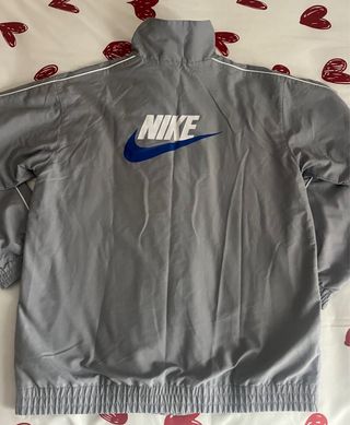 Chaqueta deportiva Nike gris