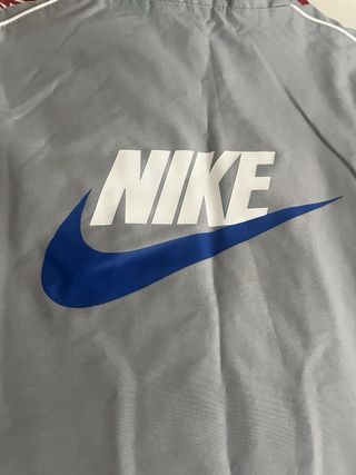 Chaqueta deportiva Nike gris