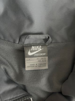 Chaqueta deportiva Nike gris