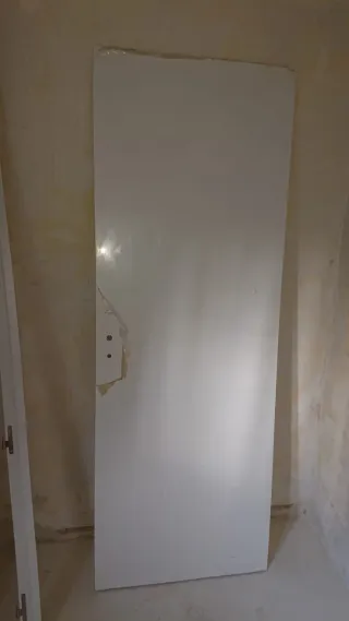 Puerta interior blanca