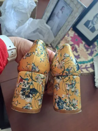 Zapatos tacón Daniela Vega florales