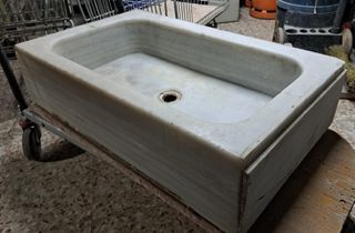 Fregadero de mármol blanco