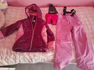 Mono,chaqueta,guantes y gorro