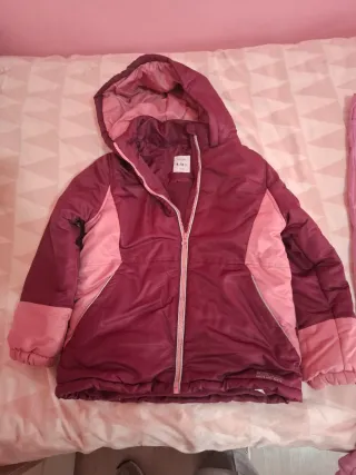 Mono,chaqueta,guantes y gorro