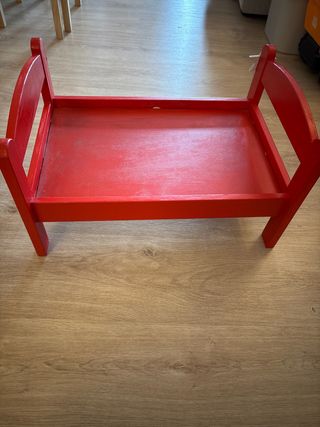 Cama de madera pequeña