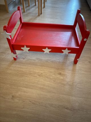 Cama de madera pequeña
