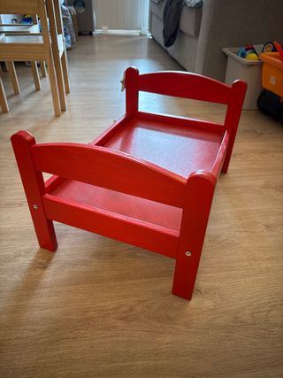 Cama de madera pequeña