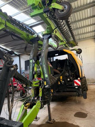 Empacadora New Holland 1270 Plus eje direccional