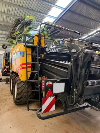 Empacadora New Holland 1270 Plus eje direccional