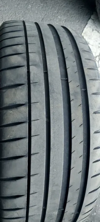 225/45 R18 95Y