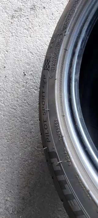 225/45 R18 95Y