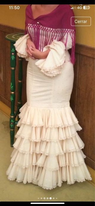 Traje Flamenca Beige Volantes Capa Encajes