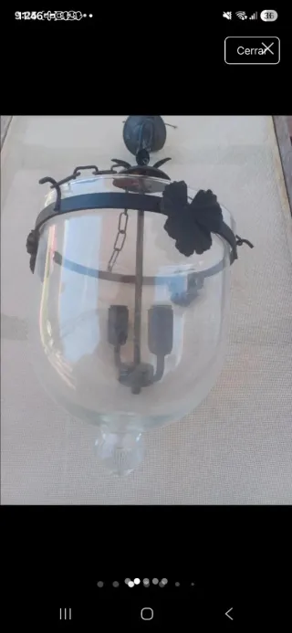 Lámpara de techo antigua. De forja y cristal