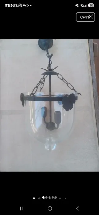 Lámpara de techo antigua. De forja y cristal