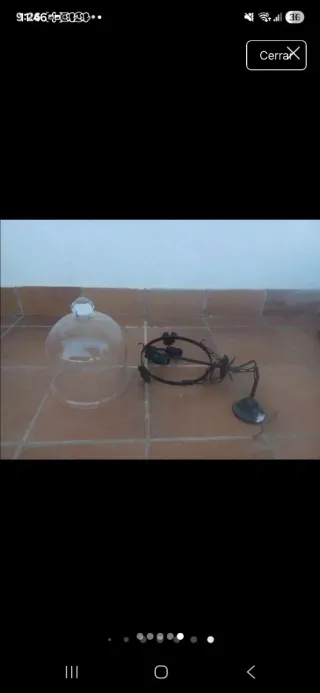 Lámpara de techo antigua. De forja y cristal