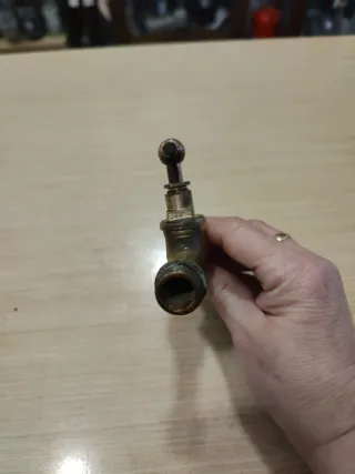 Grifo antiguo de latón