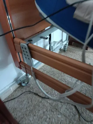 Cama geriátrica madera y metal