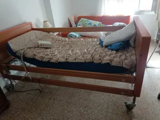 Cama geriátrica madera y metal