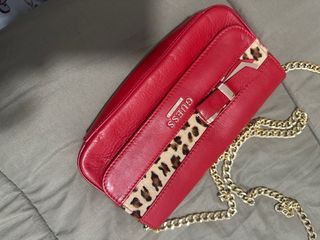 Bolso Guess Rojo Animal Print Cadena Dorada