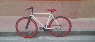Bicicleta Fixie Blanca y Roja