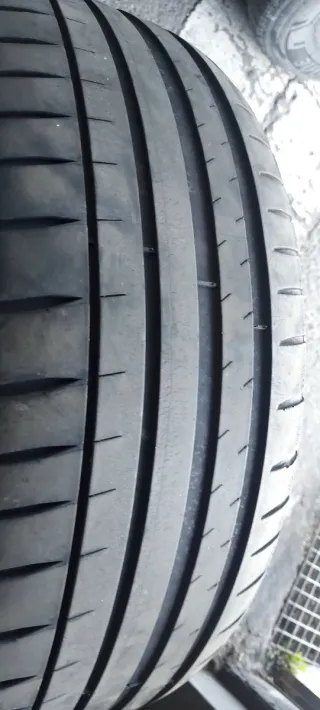 225/45 R18 95Y