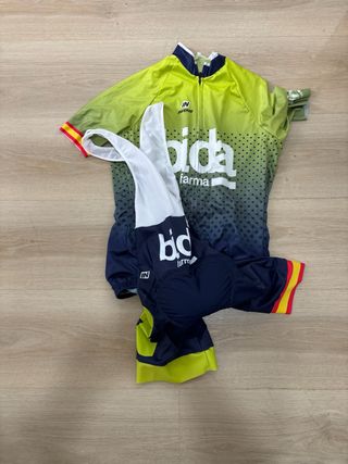 Equipación Ciclismo Mujer INVERSE