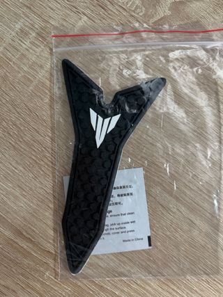 Etiqueta Yamaha MT Negra y Blanca