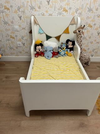 Cama infantil extensible IKEA Busunge y colchón