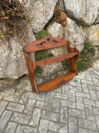 Alacena de madera rústica