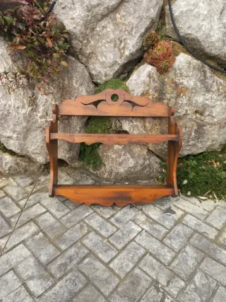 Alacena de madera rústica