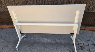 Mesa plegable blanca