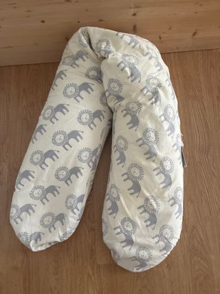 Cojín / almohada de lactancia estampado leones