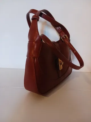 Bolso efecto piel marrón Mango