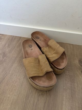 Zuecos plataforma tacón alto