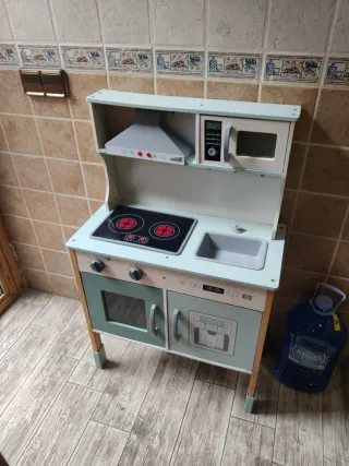 Cocinita de madera con luces y sonido