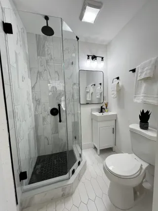 Reformas pisos y baños, alicatado, suelos,lampista