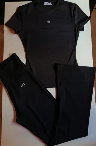 Conjunto Alo: Camiseta y Pantalón Negro
