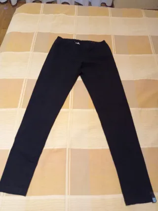 Malla deportiva Jesuïtes de Gràcia negra.talla 16