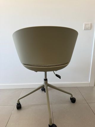 Silla oficina Sklum verde bambú.