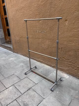 Perchero Doble Metálico con Ruedas