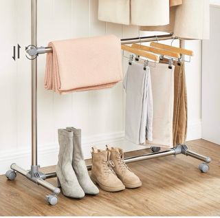 Perchero Doble Metálico con Ruedas
