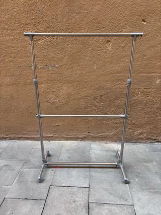 Perchero Doble Metálico con Ruedas