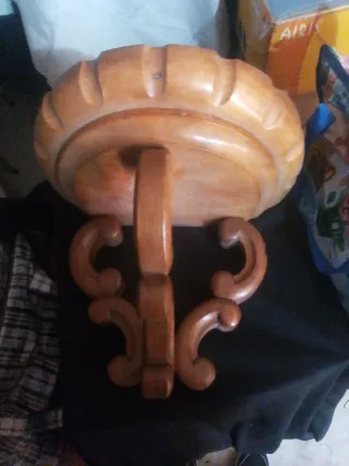 Peana decorativa de madera