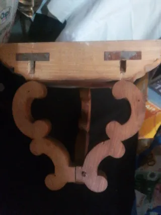 Peana decorativa de madera