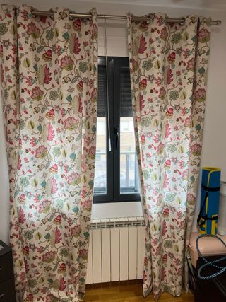Cortinas de tela con estampado floral
